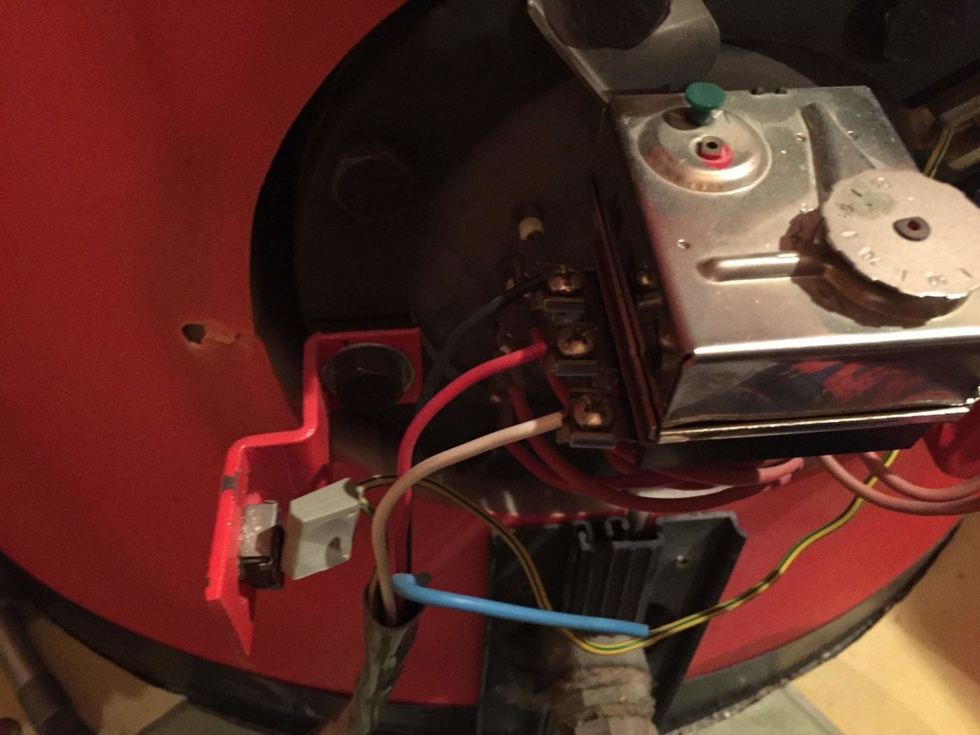Boiler und Heizstäbe bei der Entkalkung, Bild 3 von 6