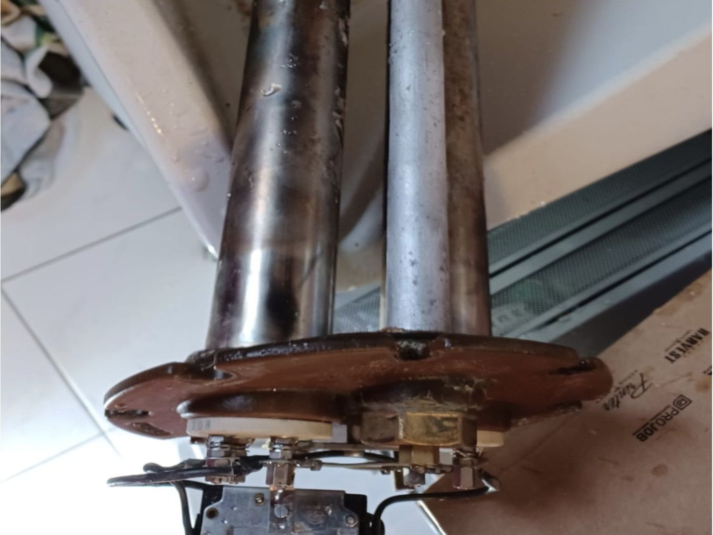 Boiler und Heizstäbe bei der Entkalkung, Bild 6 von 6